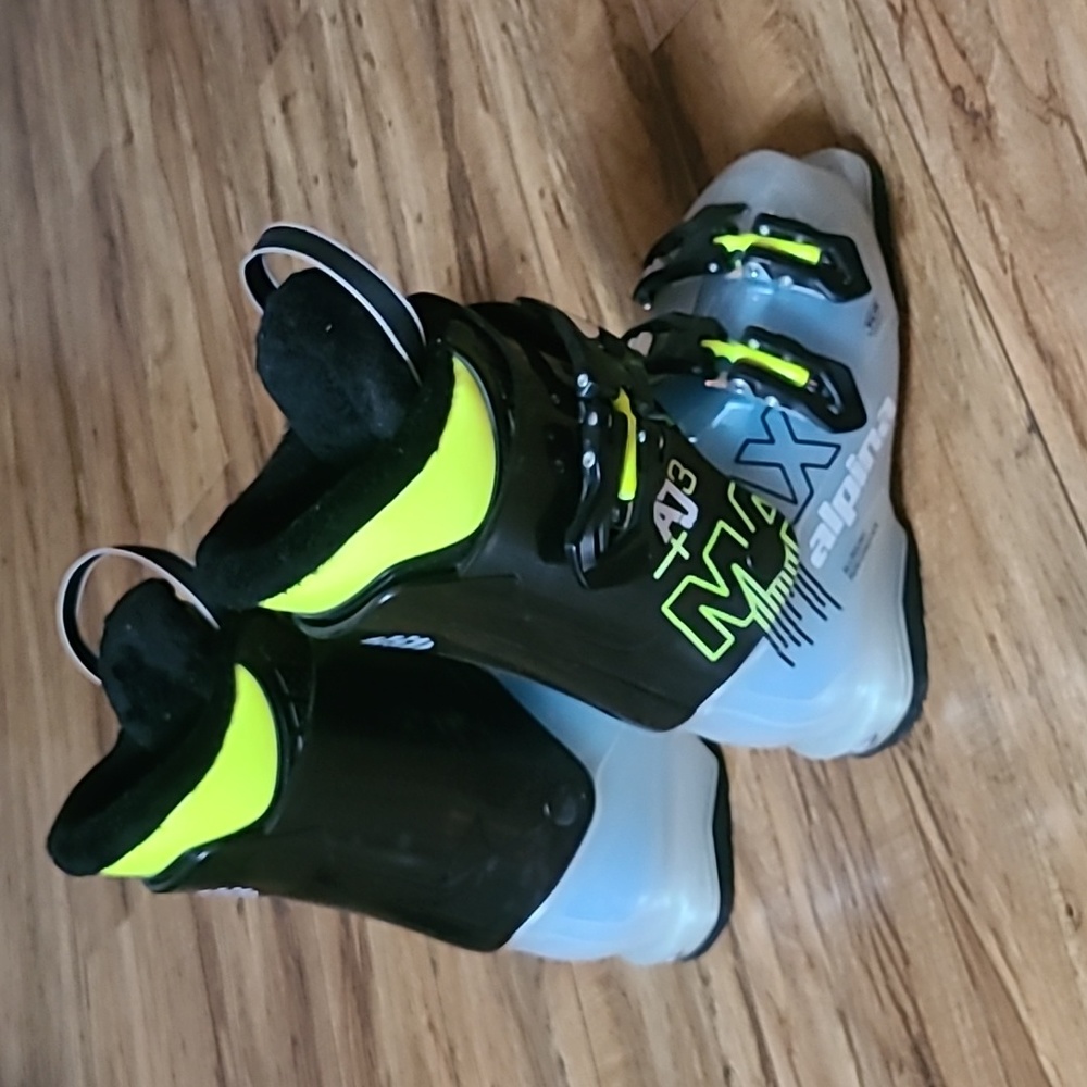 Ski Boots - Picture 3 of 6